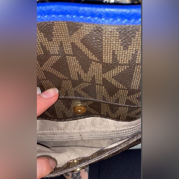 Michael Kors Jet Set Large Snap Pocket Tote - Picture 3 of 6